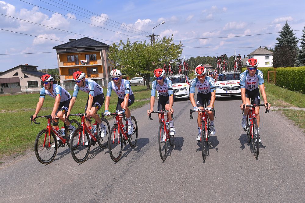 Lotto Soudal start a neutralised stage 4 at the Tour de Pologne in memory of Bjorg Lambrecht