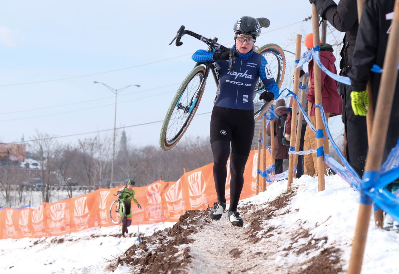 Ellen Noble (Aspire Racing) running the ridge with a gap over Emma White