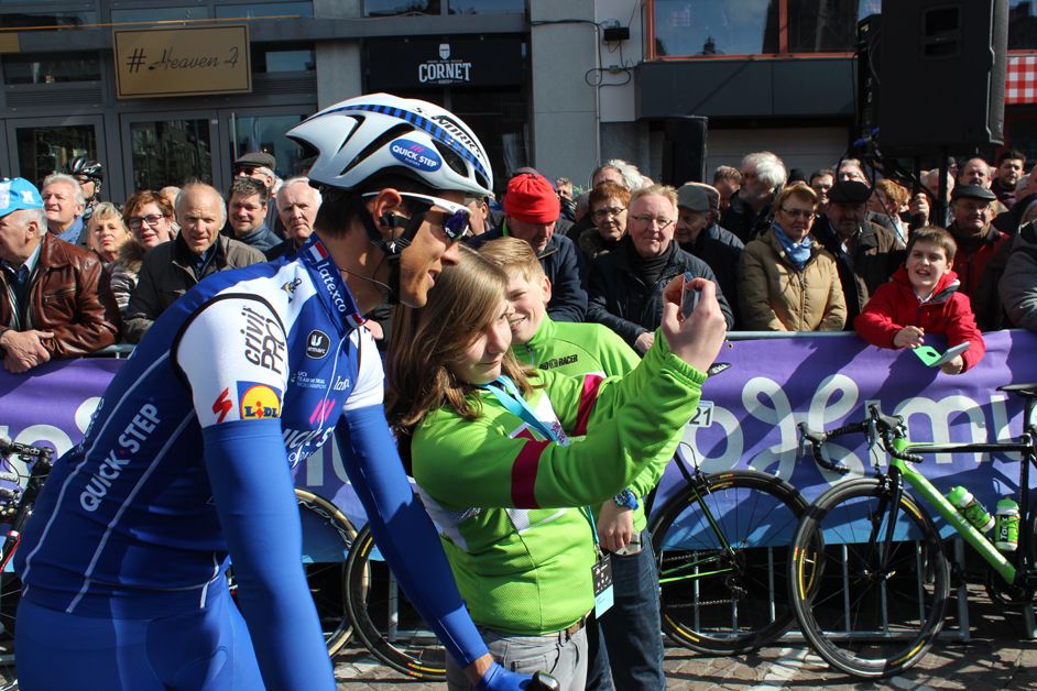 Niki Terpstra was in demand with the selfie hunters