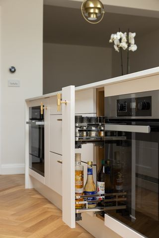 Shaker kitchen by John Lewis of Hungerford