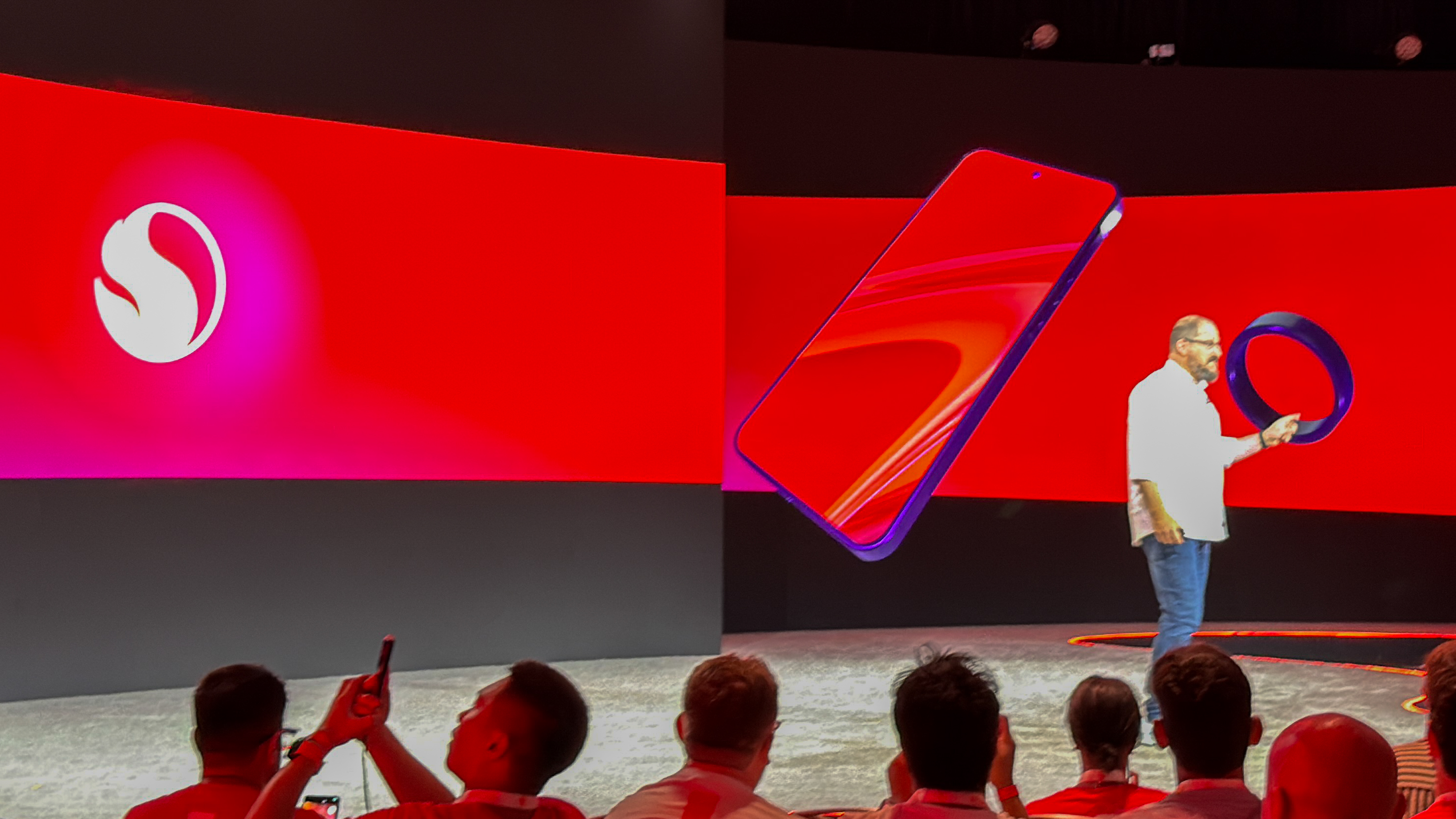 A Snapdragon 8 Elite Gen 5 chip in detail