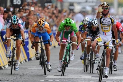 Mark Cavendish (HTC - Columbia) made it look easy in the sprint for stage honours.
