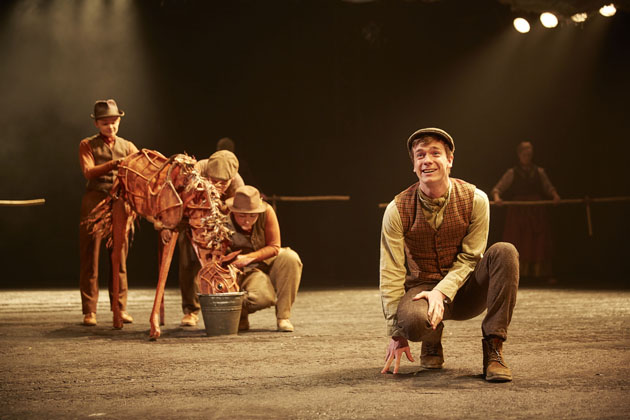 4.-James-Backway-Albert-Narracott-and-cast-of-War-Horse-at-the-New-London-Theatre-photo-by-Brinkhoff-Mo&amp;#776;genburg.jpg