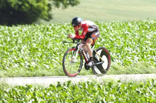 Levi Leipheimer (RadioShack) gives it his all