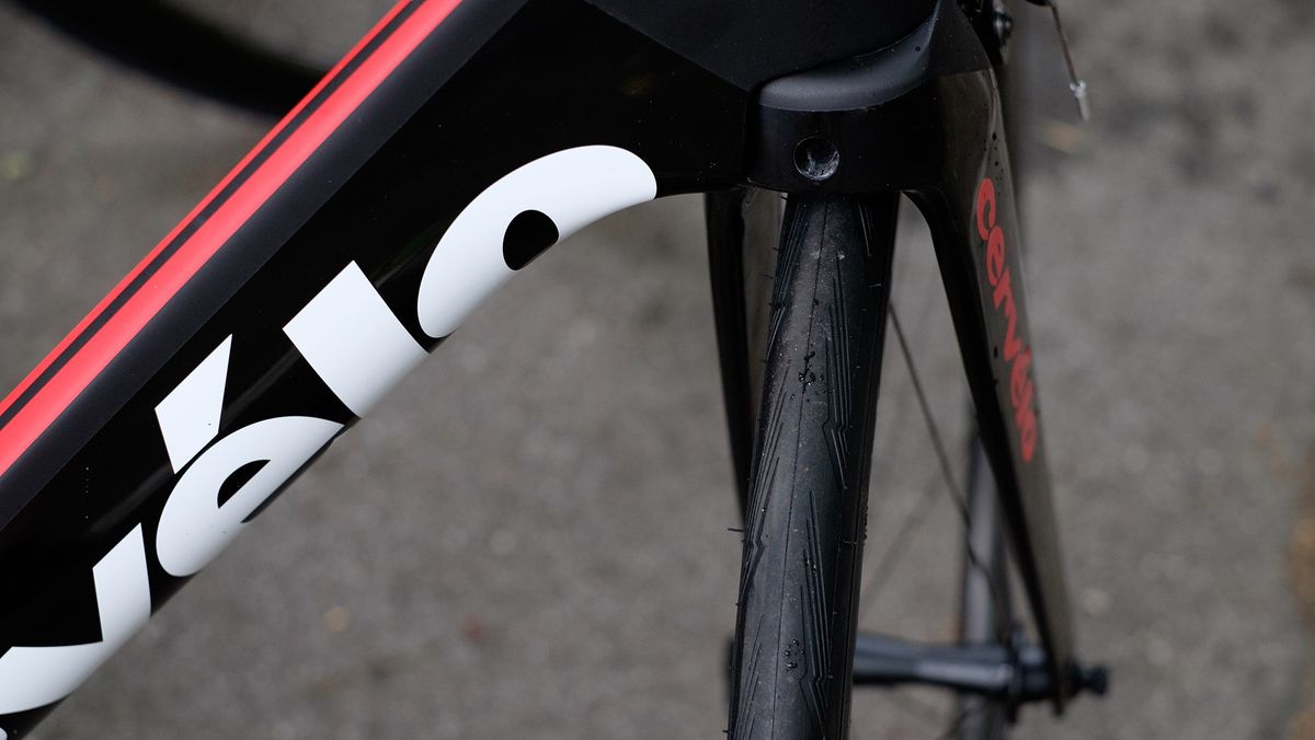 A closer look at the tread pattern on the Pirelli P-zero Velo 4S clincher tyre