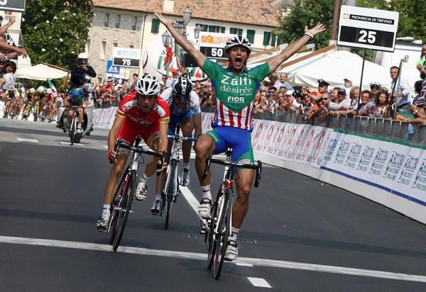 Stefano Agostini outsprints his breakaway companions to win Italy's U23 road championship.