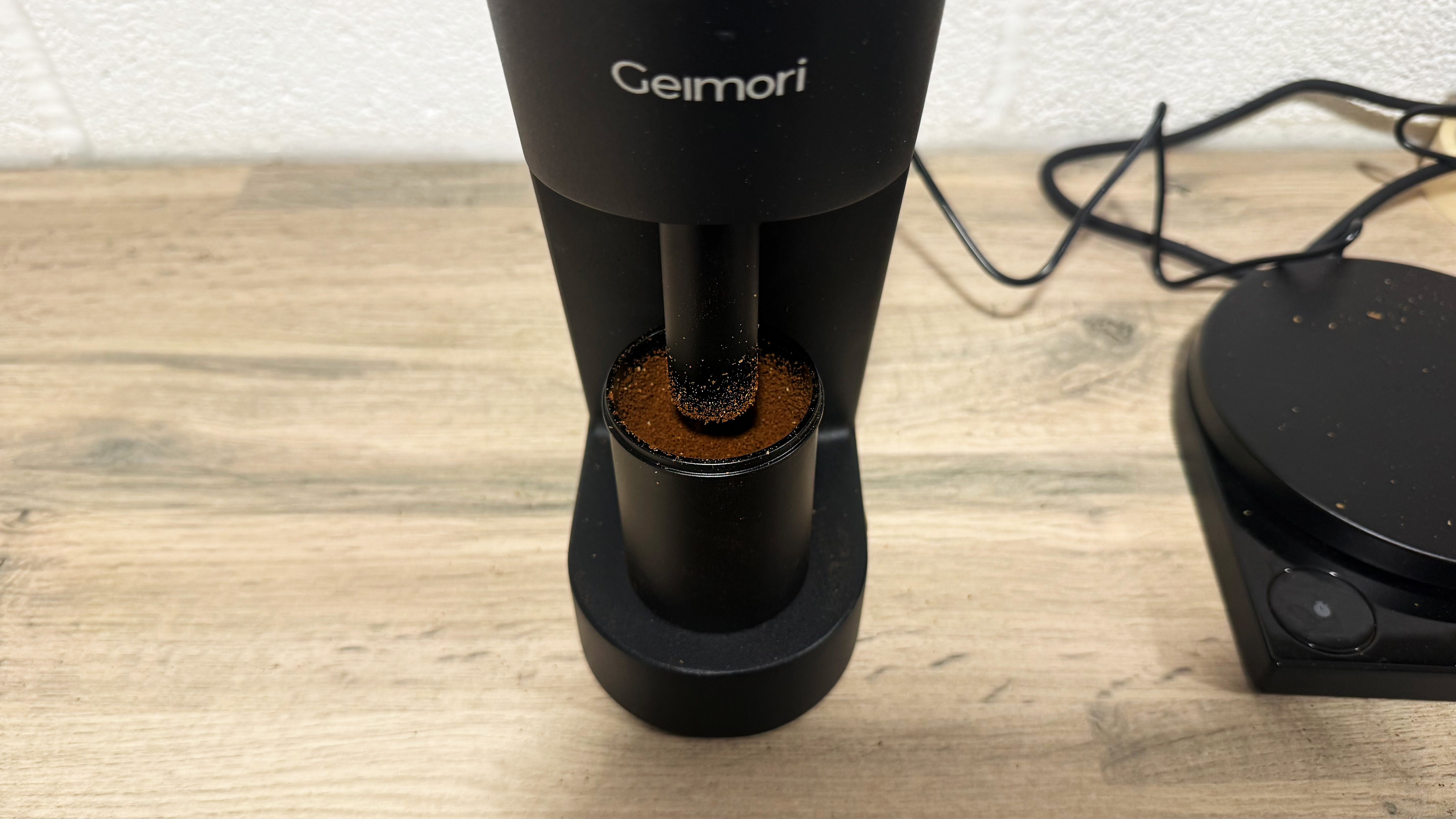 coffee ground on the geimori gu38 coffee grinder 