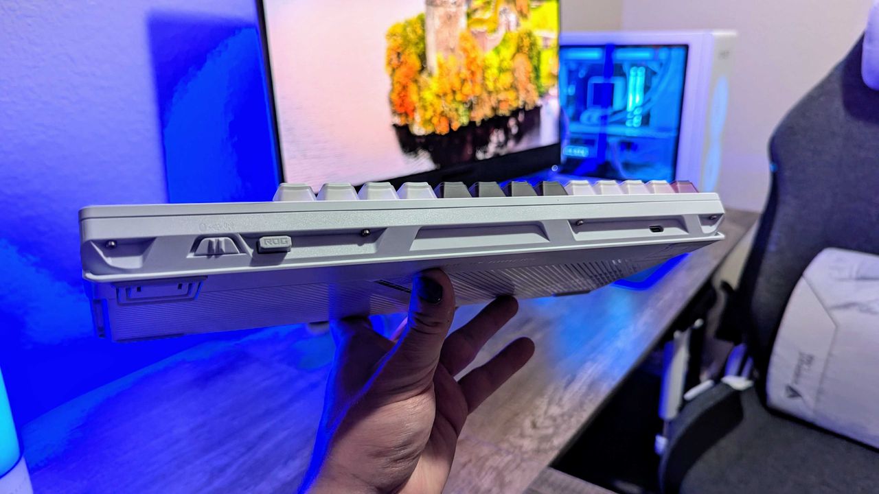 Image of the ASUS ROG Azoth X wireless gaming keyboard.