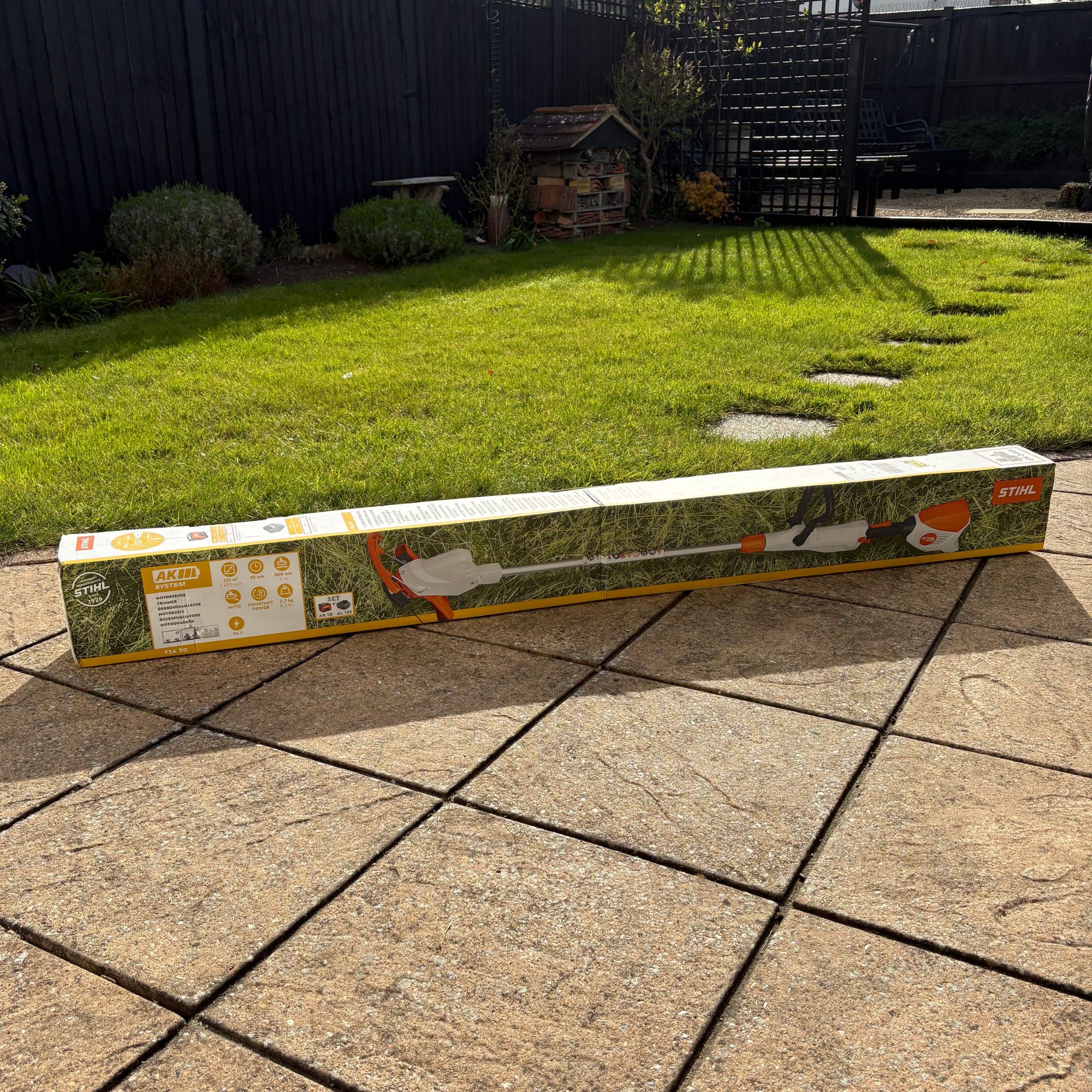 STIHL FSA 50 Cordless Grass Trimmer box