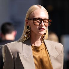 woman with beige blazer and sunglasses