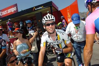 A relaxed Mark Cavendish (HTC-Highroad) rolls to the start.