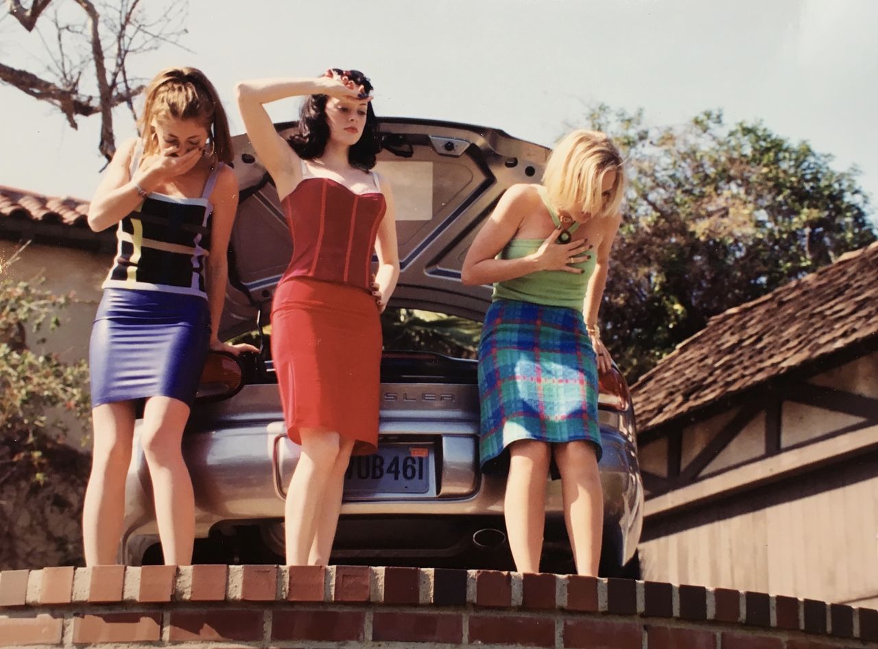 Rebecca Gayheart, Rose McGowan, Julie Benz in Jawbreaker