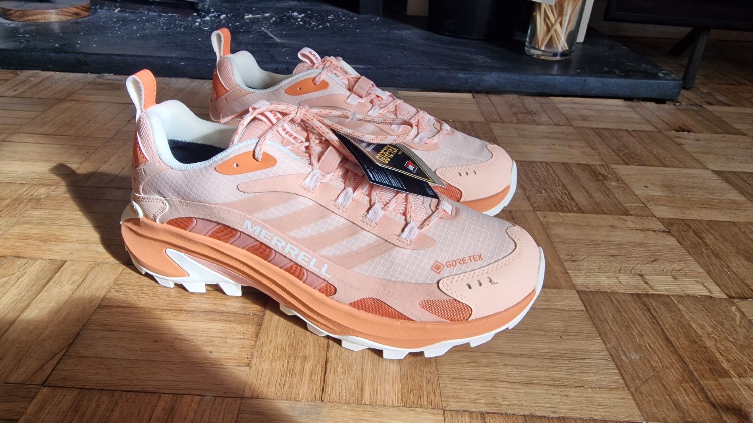 Millie's Merrell Moab Speed ​​2 GORE-TEX tenisky sedí úplně nové, čisté a nenošené s visačkami.