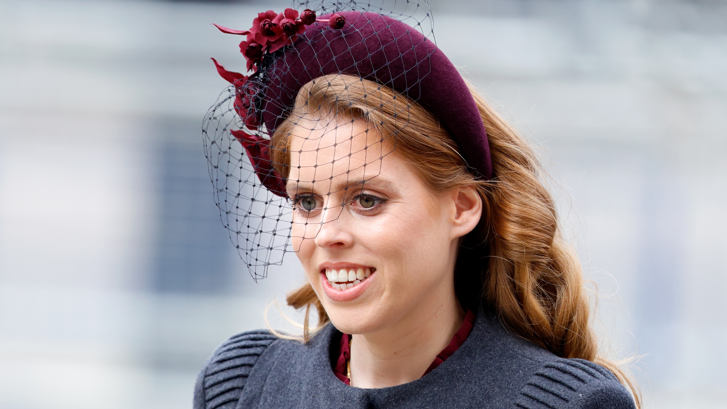 Princezna Beatrice z Yorku se účastní bohoslužby díkůvzdání za život prince Philipa, vévody z Edinburghu ve Westminsterském opatství dne 29. března 2022