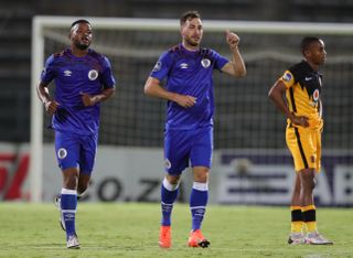 Bradley Grobler celebrates his goal with teammates 