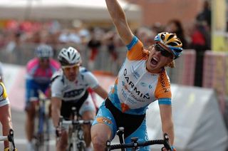 Tyler Farrar (Garmin-Slipstream) wins stage three.
