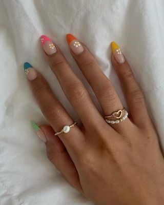 Colourful French manicure with daisies