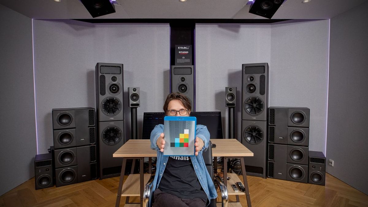 Steven Wilson shows off The Harmony Codex