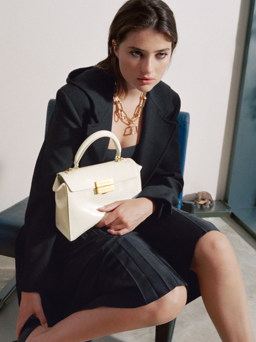bianca carries the white balenciaga bag.