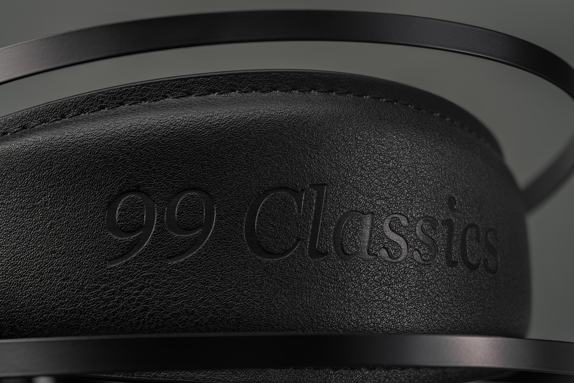 Meze Audio 99 Classics (2nd Generation) from different angles