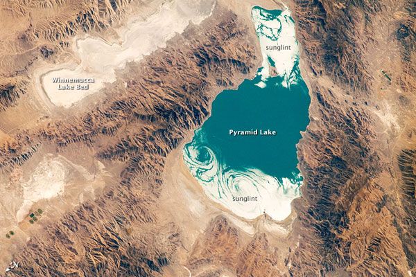 pyramid-lake-utah-nasa-101018-02