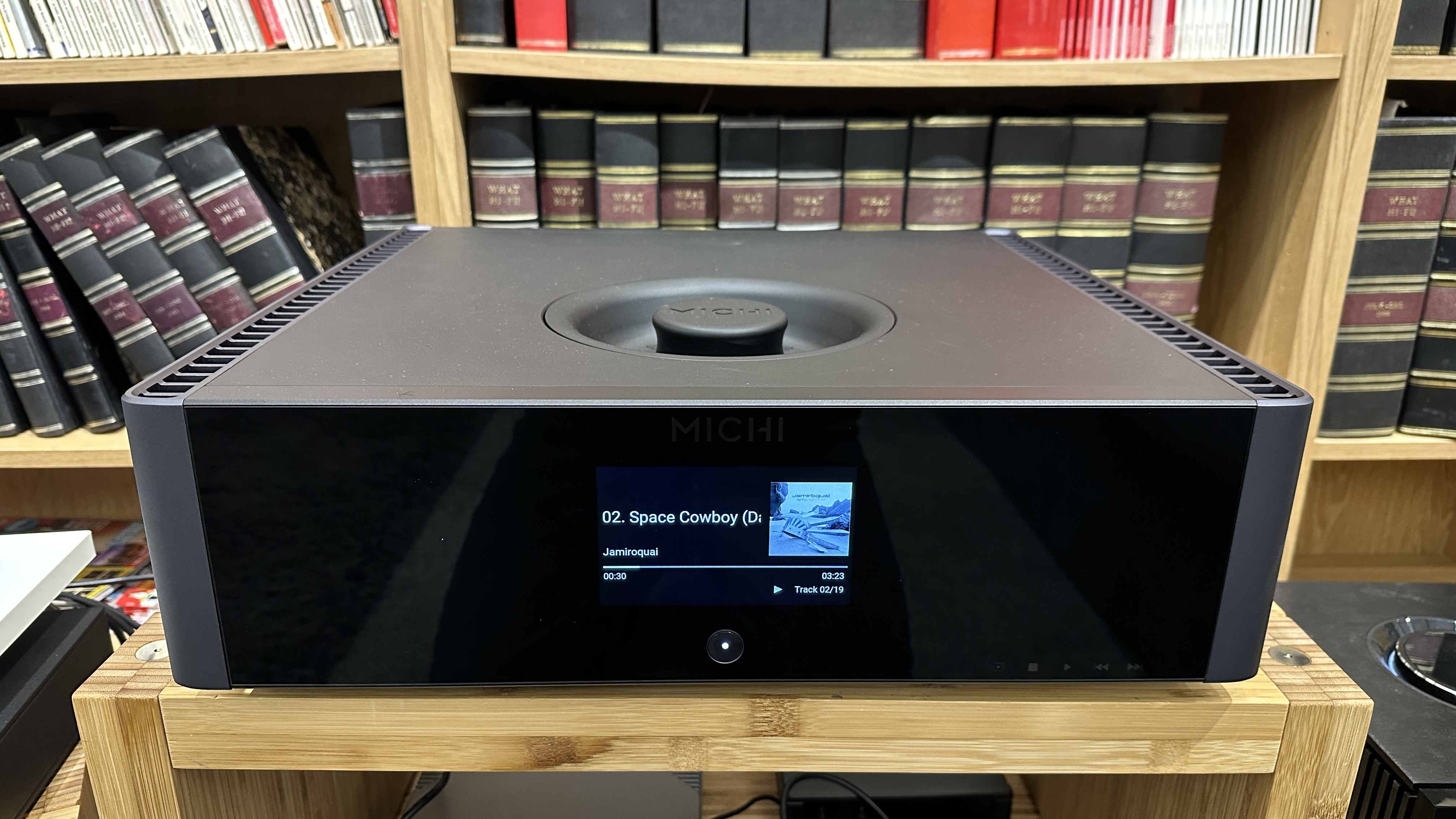 Rotel Michi Q5 CD player on wooden rack in test room