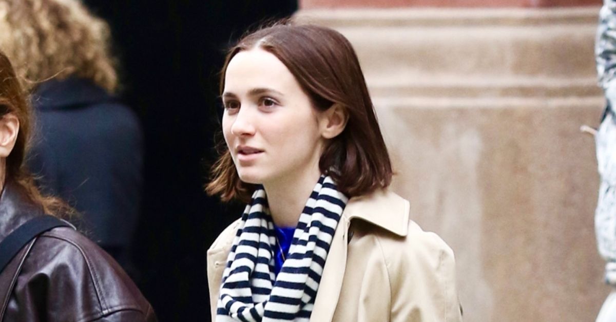 This Sweater Color Trend Plus Dark-Denim Jeans Is the Key to Expensive Looking Winter Outfits