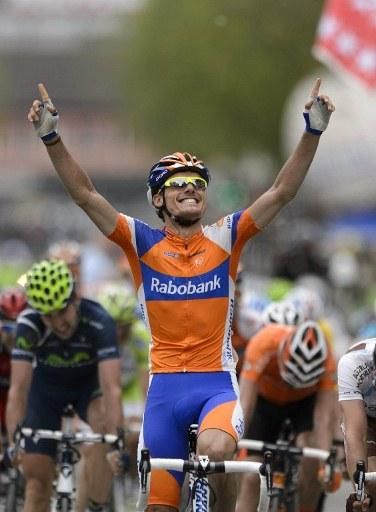 Luis Leon Sanchez (Rabobank) celebrates victory in stage 4 at the Tour de Romandie, the Spaniard's second straight stage win.
