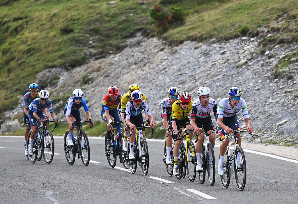 Vuelta a España stage 11 LIVE – Visma-Lease a Bike keeping strong break close in Basque hills