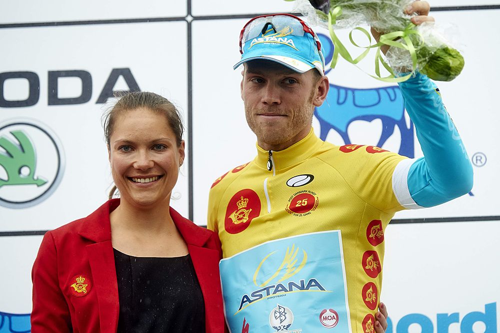 Lars Boom (Astana) is wearing the yellow leader's jersey