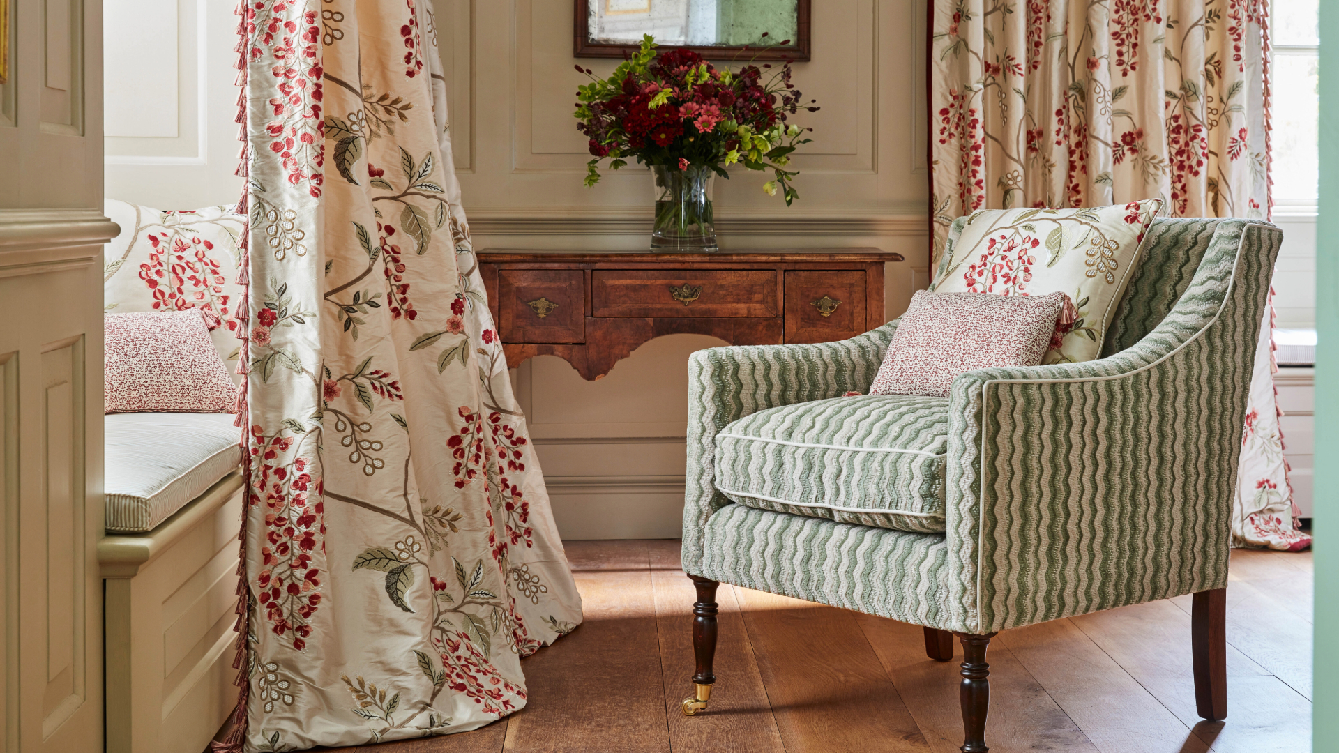 Chintzy fabrics in living space