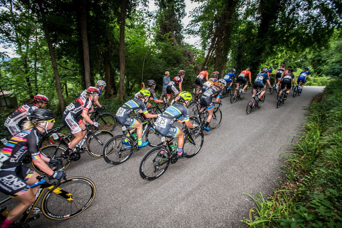 The field hits the top of the steep climb