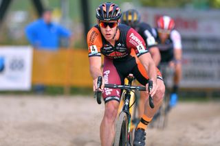 Laurens Sweeck rides through the sand in Boom