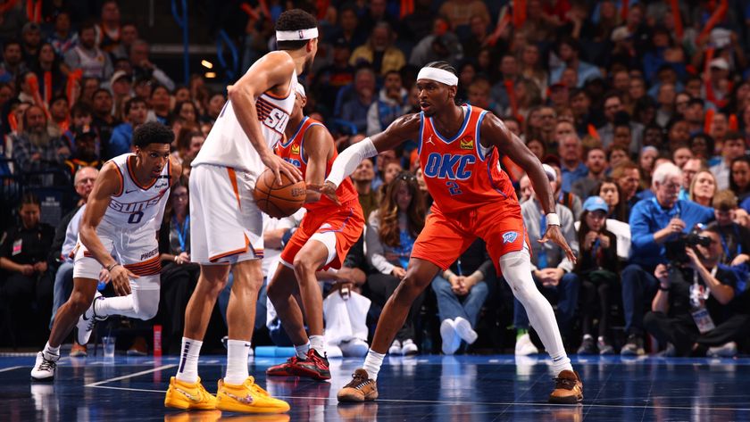 Shai Gilgeous-Alexander defending against Devin Booker in a Suns vs Thunder game