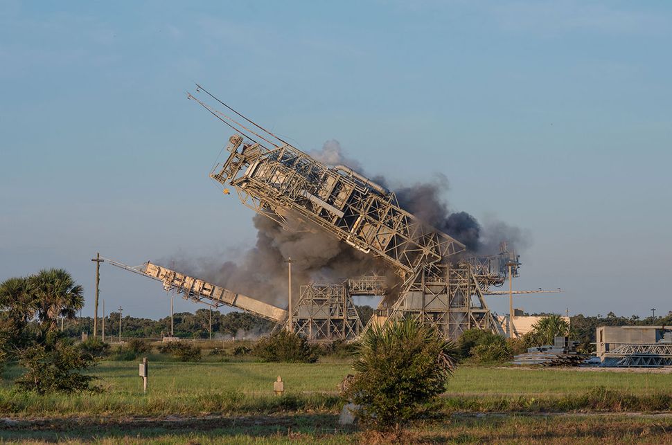 Towers Toppled at Historic Cape Canaveral Launch Complex 17 Live Science