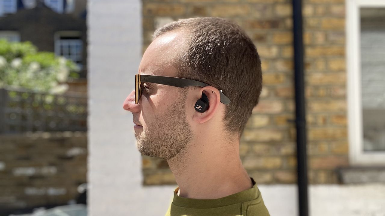 Man wearing the Sennheiser Sport True Wireless