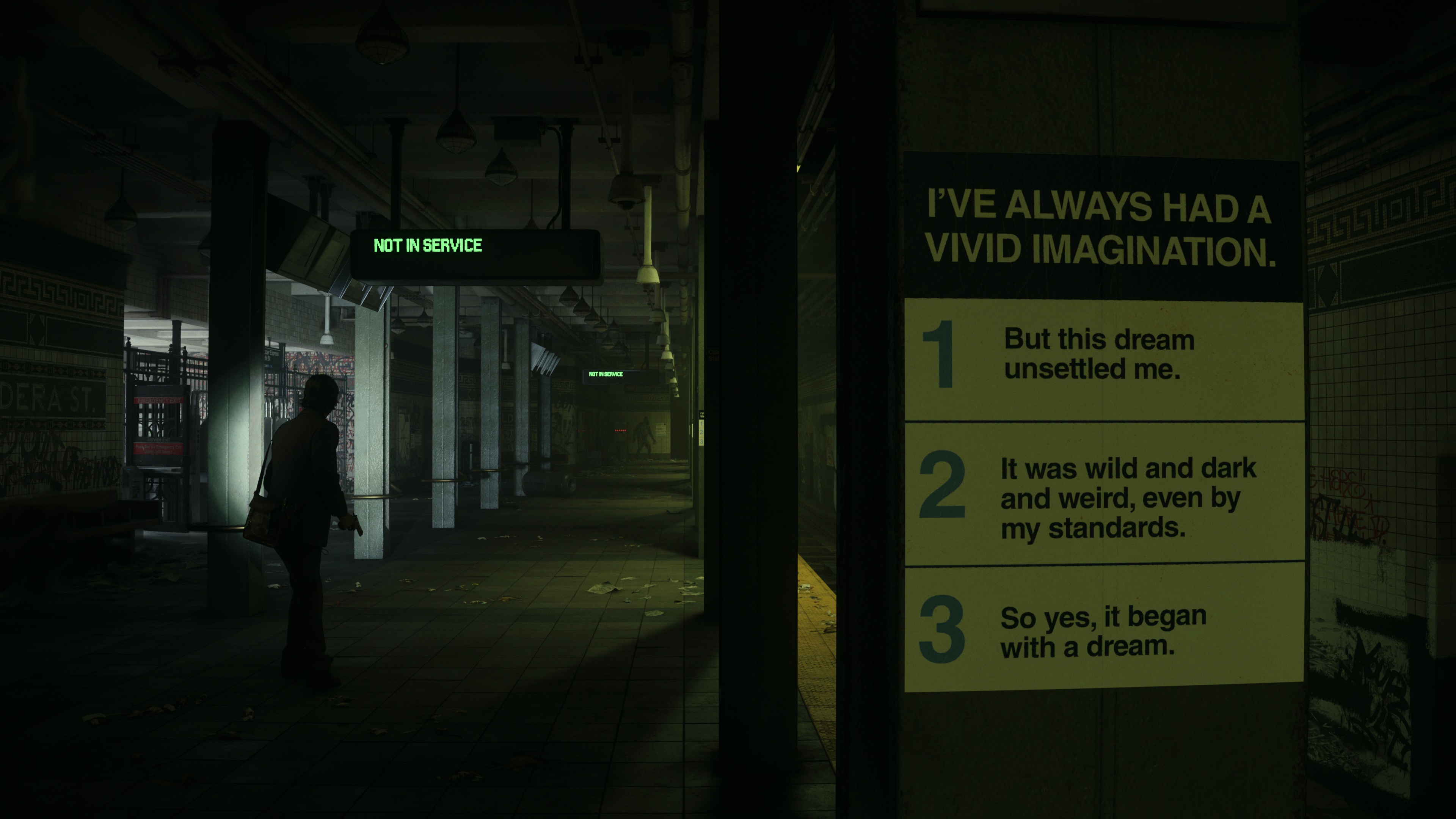Zrzut ekranu z filmu Alan Wake 2 przedstawiający Alana Wake'a eksplorującego tunele metra z logiką snów wypisaną na ścianach