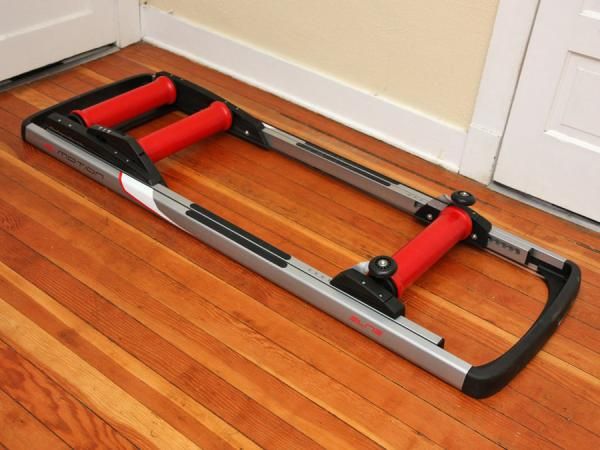 Elite's E-motion rollers use a clever floating subframe that lends a more realistic feel and far safe experience than typical rollers.