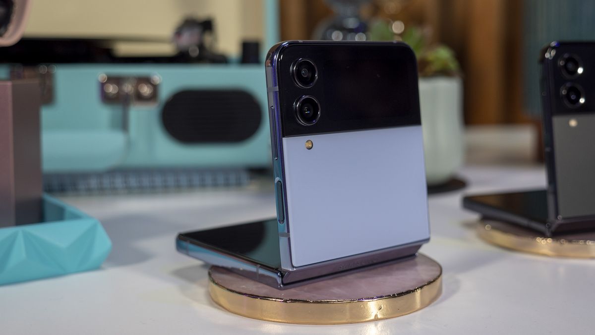 Samsung Galaxy Z Flip 4 Blue colorway