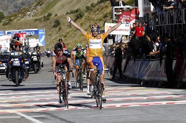 Denis Menchov (Rabobank) wins.