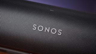 un primer plano de la barra de sonido sonos arc