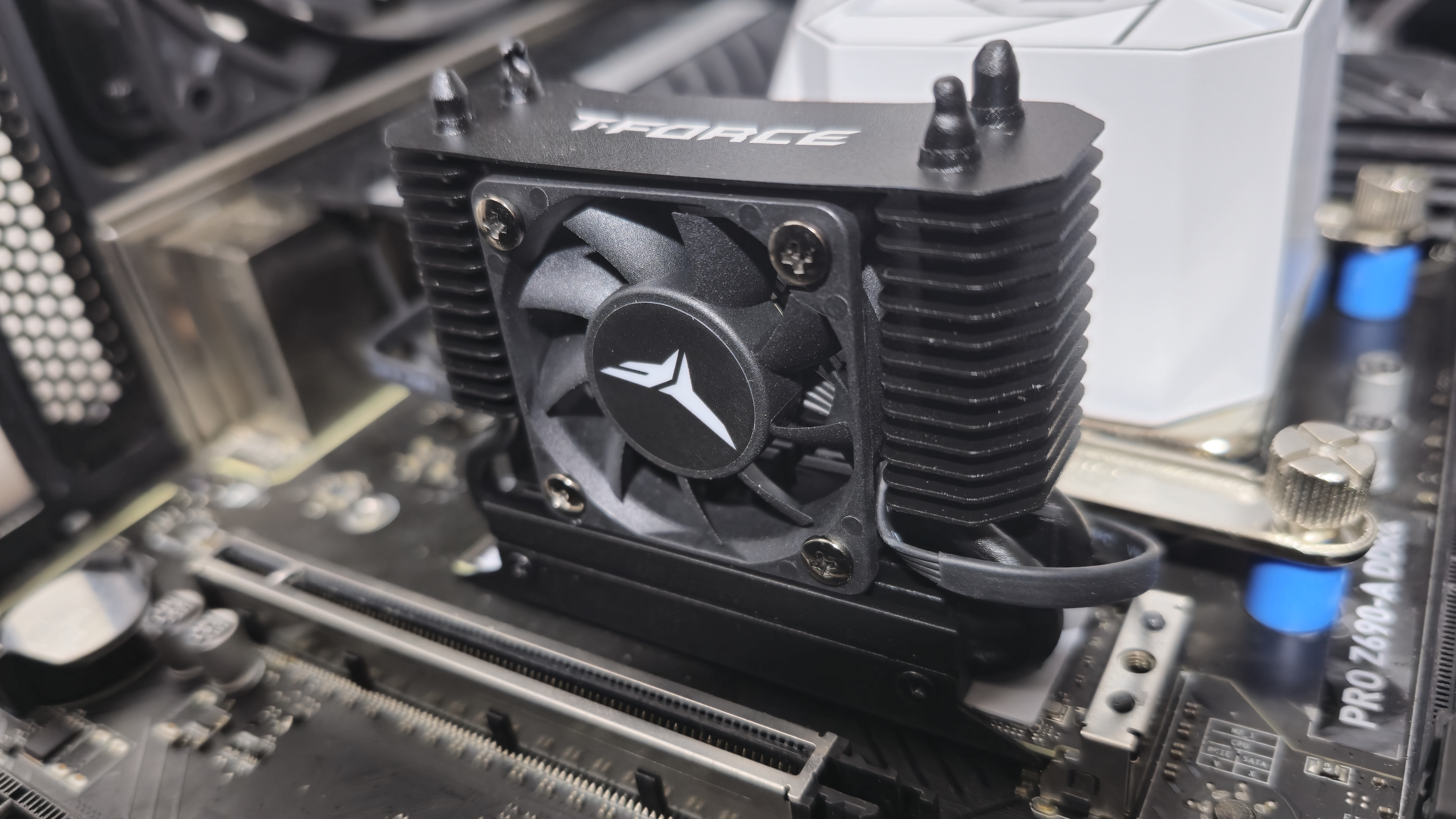 TeamGroup T-Force Dark AirFlow I SSD Cooler