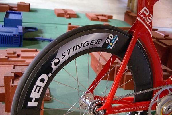 Backstedt's old HED Stinger 90 wheels are decorated with the Swedish national flag.
