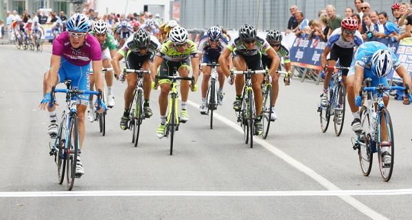 Sacha Modolo gets the win over Colnago-CSF Inox teammate Gianluca Brambilla.