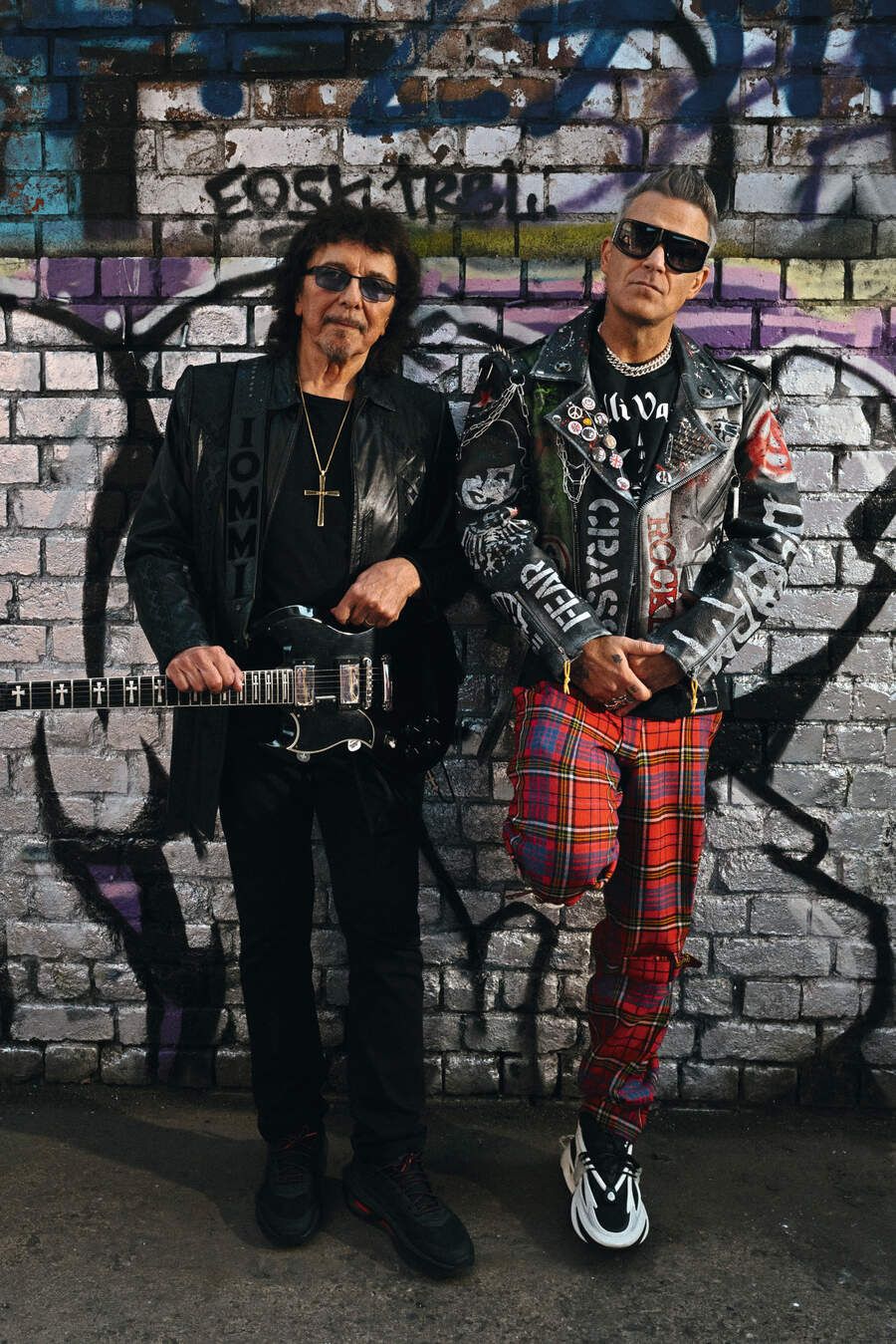 Tony Iommi and Robbie Williams