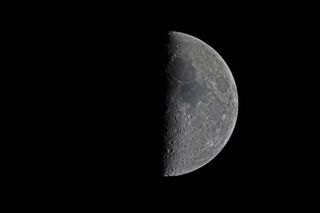 First-quarter moon in January 2012