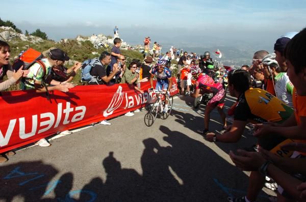 Joaquin Rodriguez (Katusha) is just 4 seconds off the red jersey.
