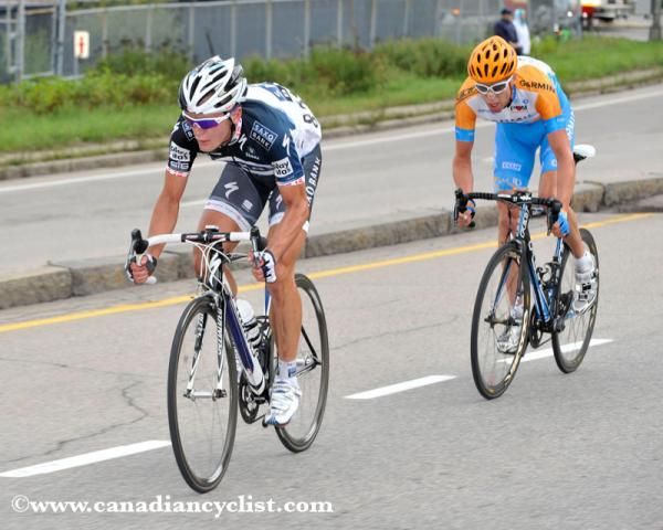 Matti Breschel (Team Saxo Bank) and Ryder Hesjedal (Garmin-Transitions) in the last lap