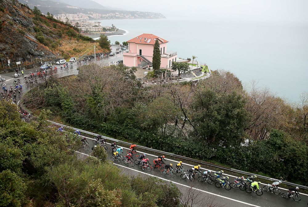 The Peloton rides along the coast during the 2015 Milan-San Remo.