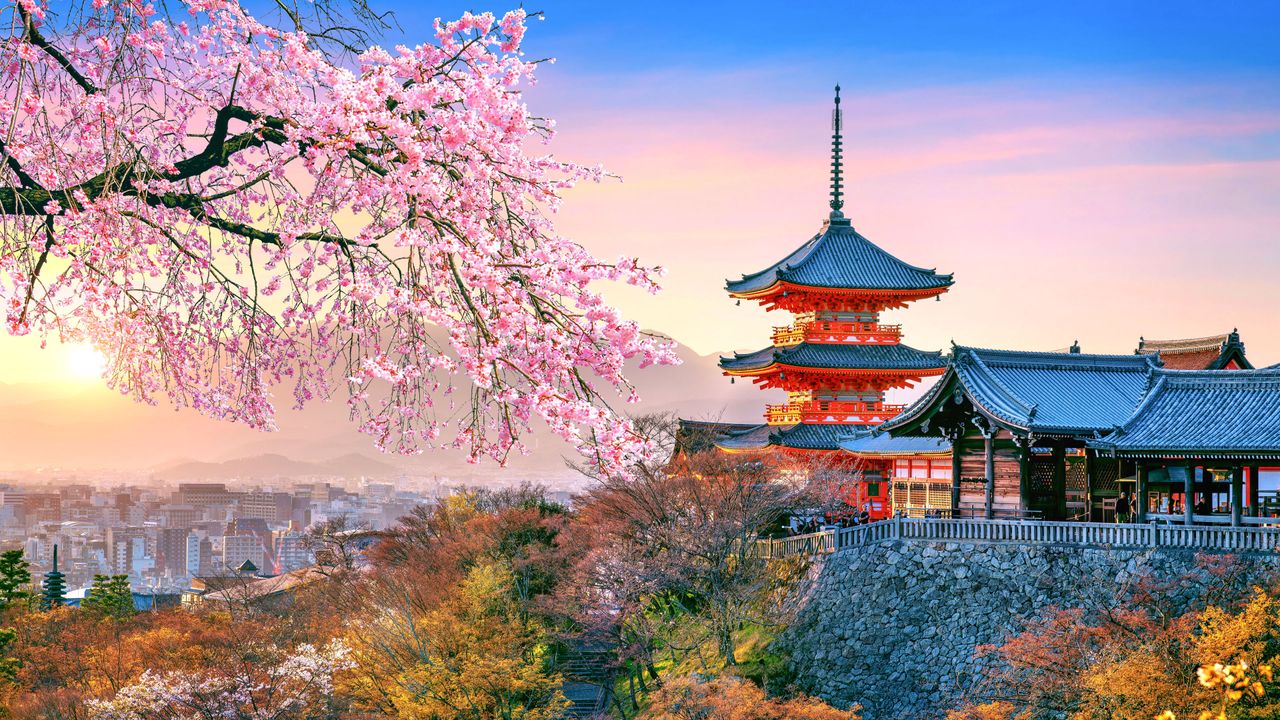 I asked ChatGPT and Claude to plan my next dream trip to Japan with Viator — one delivered much better destinations